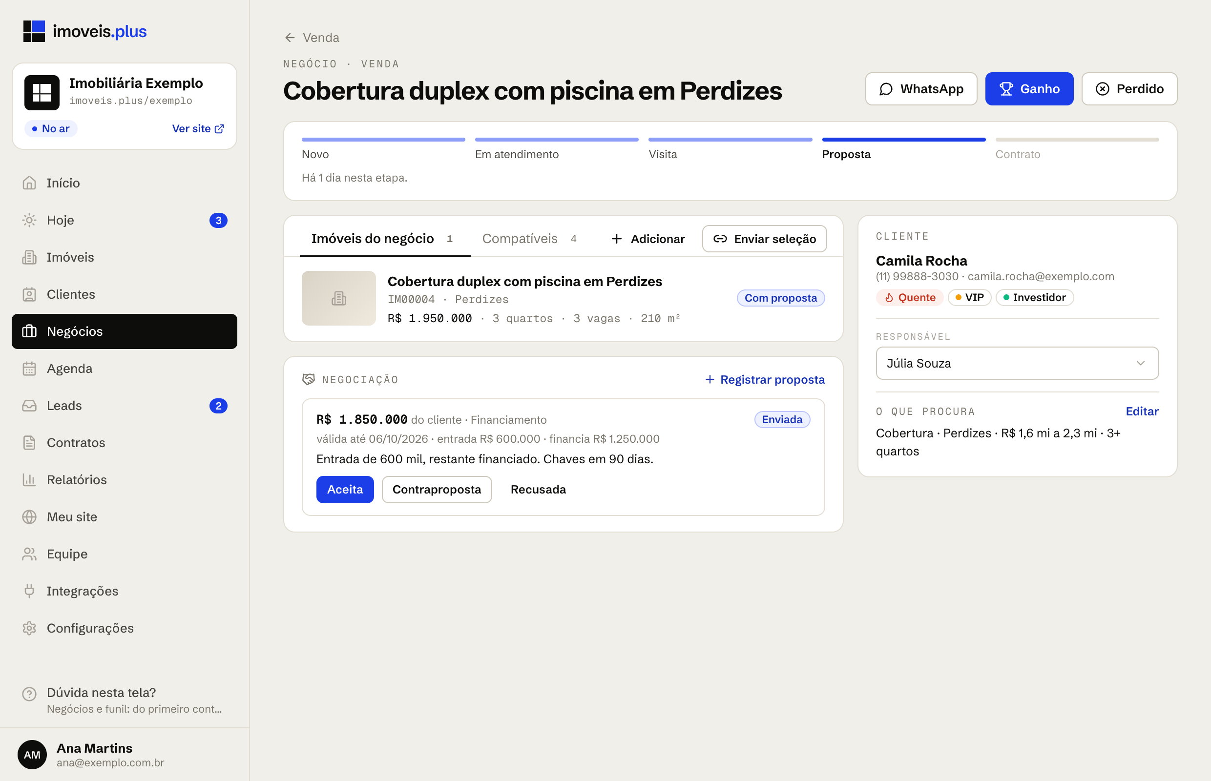 Tela do negócio, com a barra de etapas, o quadro de imóveis com as abas Imóveis do negócio e Compatíveis e o botão Enviar seleção