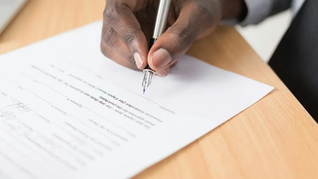 Assinatura de contrato de locação