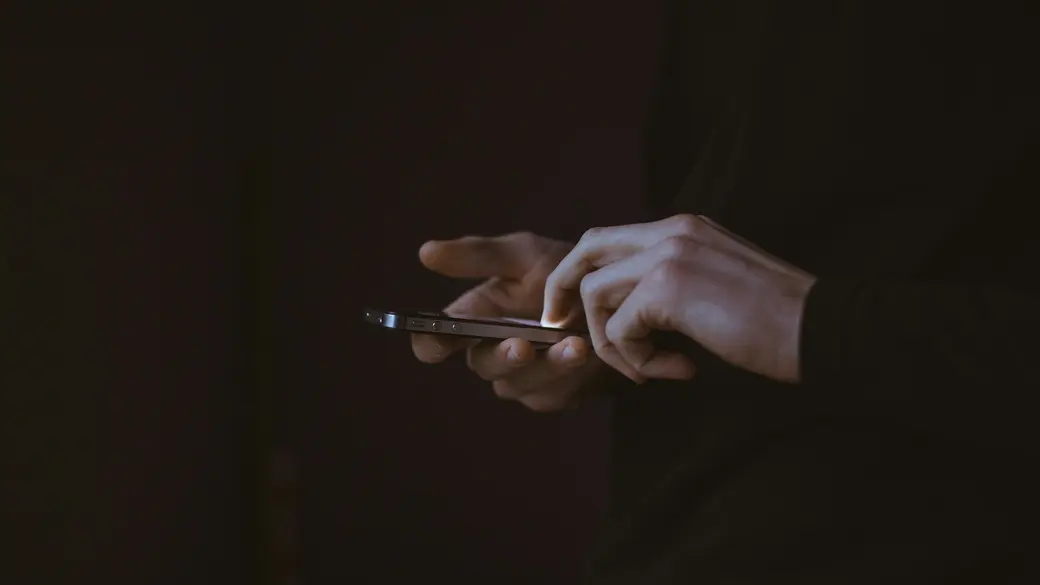 Conversa por mensagem no celular